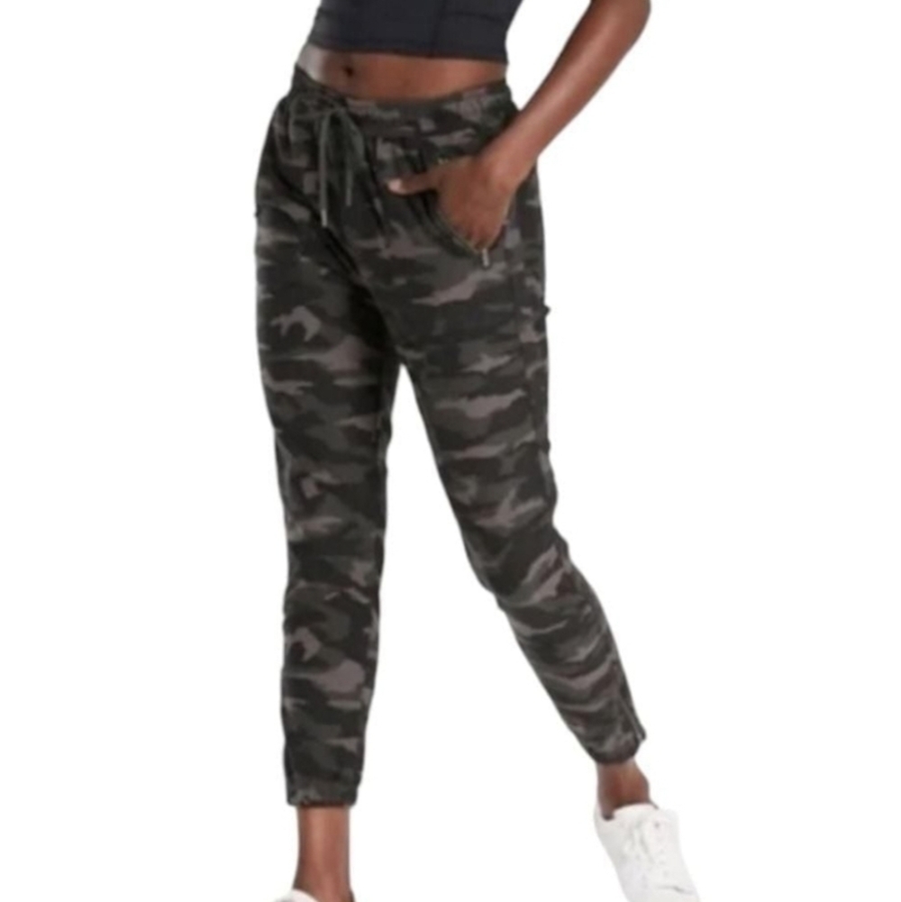 Athleta Army Green Camo Farallon Jogger Pants - Size 26